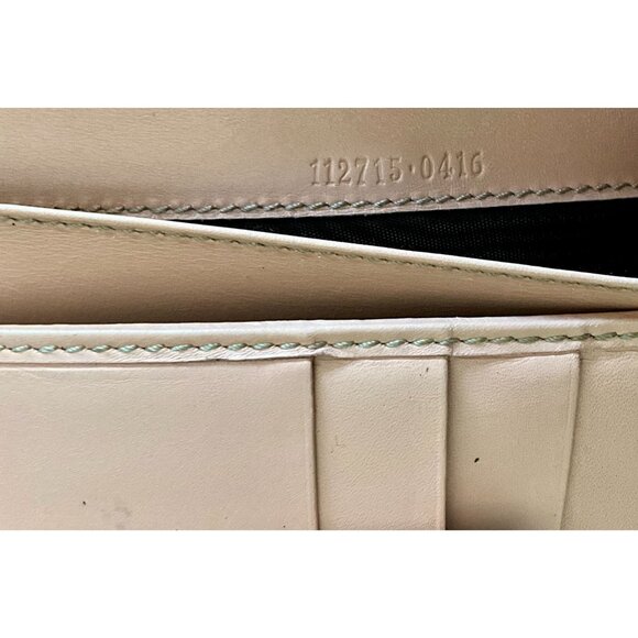 Gucci Pink Leather Wallet With Signature GG Pattern & Multiple Card Slots - Picture 5 of 9